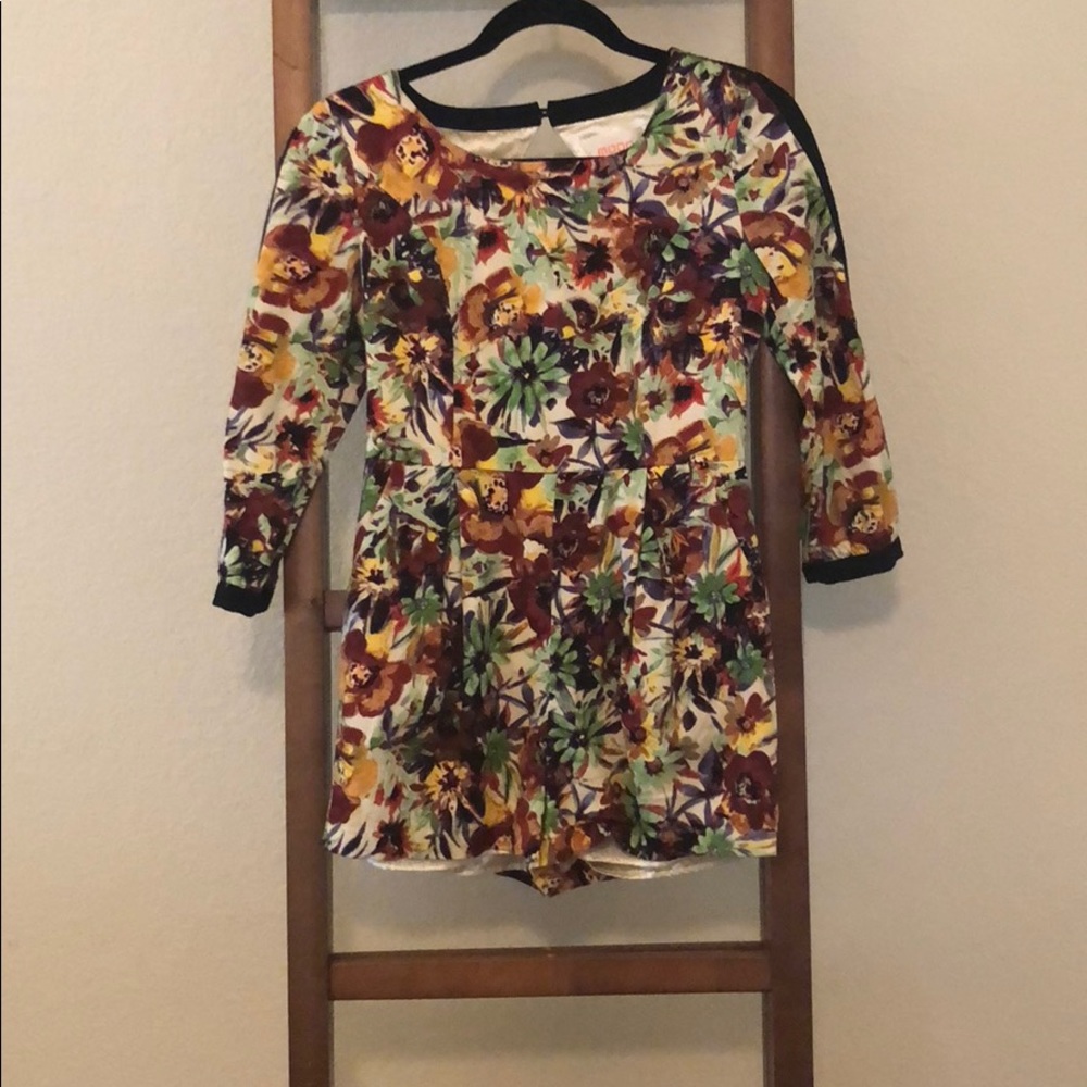 Like new. Moon patterned long sleeve romper.